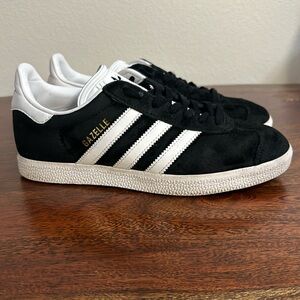 Adidas Gazelle women’s 6 black